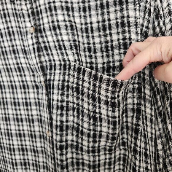 a.n.a A New Approach Womens Oversized Button Front Black & White Plaid Shirt XXL - Picture 3 of 8